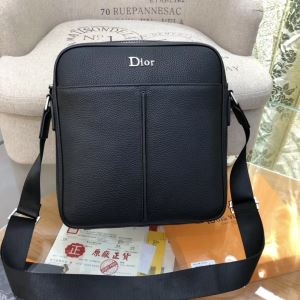 DIOR ショルダーバッグ 新作 モダンな雰囲気を醸し出すモデル メンズ ディオール スーパーコピー ブラック レザー 格安