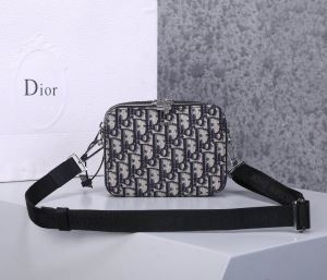 気軽にスタイルアップ ディオール DIOR ショルダーバッグ...