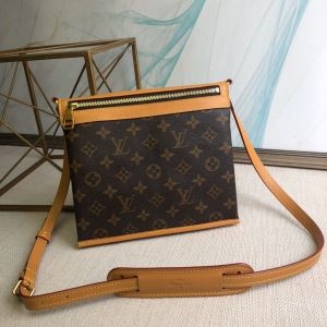 ルイヴィトン ショルダーバッグ コピー 今大注目のスタイル メンズ Louis Vuitton 軽量 人気 おしゃれ モノグラム 安い