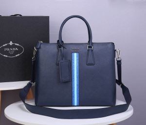 ビジネスバッグ PRADA 限定 抜群な相性がポイント メンズ プラダ コピー 激安 ロゴ 大容量 ブランド 日常 最高品質