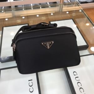 PRADA プラダ クラッチバッグ メンズ 抜群な機能性で大話題 コピー ブラック 通勤通学 シンプル ロゴ おすすめ 安価