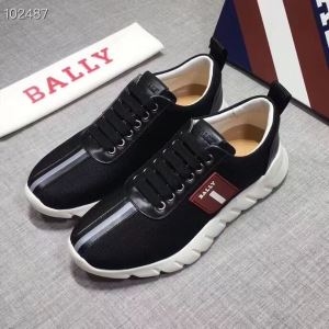 BALLY バリー スニーカー コーデ 大人っぽく日常スタイルに メンズ コピー ブラック ホワイト 高級感 ストリート VIP価格