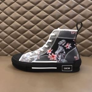 ディオール今だけ特別価格ホリデー限定  DIOR スニーカー...