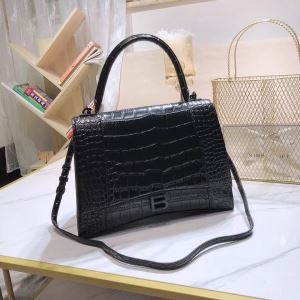 抜群の華やかさを誇るモデル バレンシアガ ショルダーバッグ コーデ BALENCIAGA レディース コピー ブラック レザー 最安値