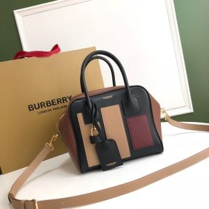 ショルダーバッグ Burberry 新作 華やかでシックに魅...