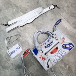 BALENCIAGA ショルダーバッグ レディース 大人めいた上質さを放つアイテム バレンシアガ コピー 激安 ホワイト セール