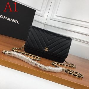 CHANEL ショルダーバッグ 人気 大人カジュアル感を演出...