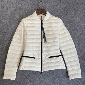 定番秋冬トレンドの最新モデル moncler コピー ダウン...