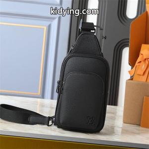 ブラックレザー 多ポケット ルイヴィトン スーパーコピー チェストバッグ スーパーコピー メンズ ビジネス Louis vuitton スーパーコピーkidying26y81Xza