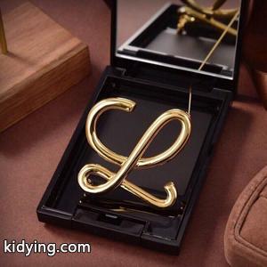 今が買い! loewe スーパーコピー Brooch ロエベ スーパーコピーコピーブローチ 2026春夏新作入荷 限定セール高品質 人気 風合いのあるゴールドkidying261Lf8Hz