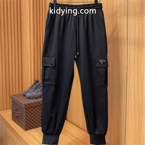プラダ ブランド コピー prada ブランド コピー 偽物 ブラックカーゴパンツ トライアングルロゴアクセント 高品質カジュアルボトムkidying269jGvyi