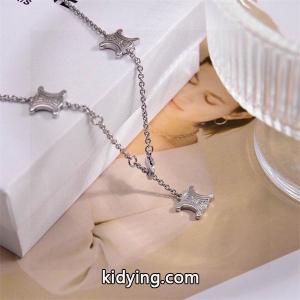 セリーヌ ブランド コピー celine ブランド コピー 2026秋冬 シルバー トリオンフモチーフ ロングネックレス コピーkidying26nCiy4j