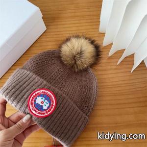 ふんわり秋冬新作 カナディアングース Canada goose コピーブランド ポンポン帽子 スーパーコピー 高品質kidying26SruGfe