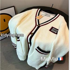 秋冬最新ミュウミュウ スーパーコピーmiumiu スーパーコピーカーディガン レディース   ニット ホワイト ロゴ入りkidying26fSvS9b