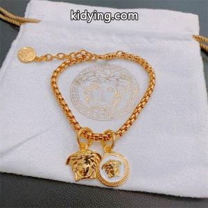 ☆ 贈り物に最適ヴェルサーチ コピーブレスレットコピー新作 上品な輝きversace コピーアクセサリー激安kidying26jyuiya