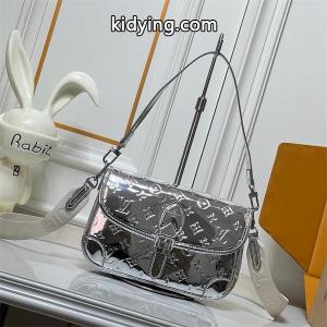 数量限定 モード輝き 洗練 LOUIS vuitton スーパーコピー ルイヴィトン スーパーコピー コピー ショルダーバッグkidying26SLLvum