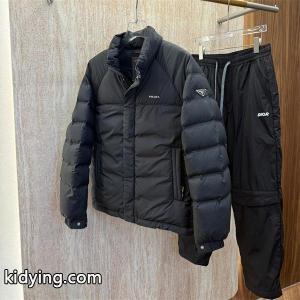 prada コピー プラダ コピー スーパーコピー ブラックダウンジャケット 高品質 N 級品 2026秋冬保温 軽量アウターkidying26KbmqWb