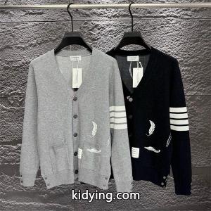トムブラウン コピーブランド Thom browne コピーブランド コピー 秋冬お洒落な 人気 グレー × ブラック 2 色 フェザー刺繍 カーディガンkidying26OzqCyu