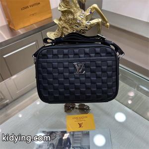 おしゃれなスタイリングが簡単に叶える ルイ ヴィトン ブランド コピー LOUIS vuitton ブランド コピー この冬にしたい素敵なスタイル ショルダーバッグ 秋冬ファッションの決め手_ブランド コピー 激安(日本最大級)kidying26SfCCay