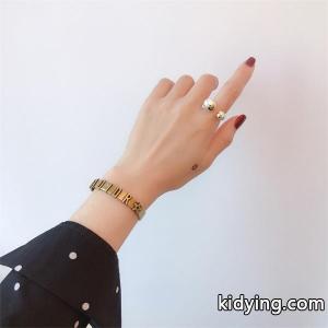 秋のおしゃれをもっと楽しめる ブレスレット 秋のこなれカジュアルを思う ディオール コピー dior コピー__ブランド コピー 激安(日本最大級)kidying26Kr09rm