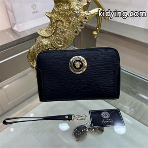 ポーチ 冬ファッションの定番 ヴェルサーチ ブランド コピー 季節感溢れる秋らしいコーデ versace ブランド コピーコピー 簡単に秋冬の季節感をアップ_ヴェルサーチ ブランド コピー versace ブランド コピー_ブランド コピー 激安(日本最大級)kidying26m05Pbi