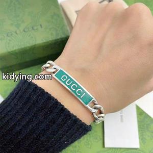 現代風のファッションセンス GUCC1 ロゴ付き エナメル ブレスレットコピー 印象的なスターリングアクセサリーkidying26Gjymee