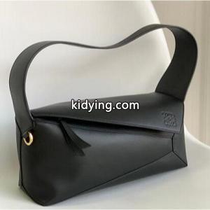 ロエベ コピーブランド コピー トレンドファッション バッグ 黒は年中使える万能カラー loewe コピーブランドkidying26vauOLb