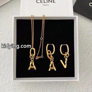 最新2026使い勝手の良い celine コピー セリーヌ コピー偽物ネックレス+ピアス シンプルなデザイン デキる人の雰囲気を醸し出しkidying26iGvSDu