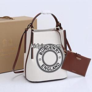 芸能人も愛用する burberry スーパーコピー バーバリー スーパーコピー スーパーコピー バケットバッグ ペギー ロゴグラフィックkidying26vC8nSf