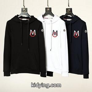 ◆モデル愛用◆ 2026FW モンクレール スーパーコピーコピー パーカー moncler スーパーコピー 超人気 背面に大きなプリントkidying26muqimu