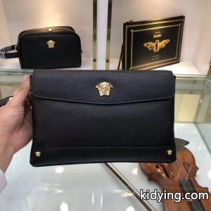 春夏での定番コレクション！ ヴェルサーチ コピー バッグ 新作 スーパーコピー クラッチバッグ メンズ versace コピー ブラック 通勤通学kidying26ySnySj