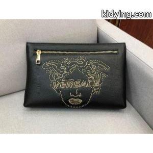真冬にもうまく着こなせる ヴェルサーチ コピー 秋冬ナチュラルコーデに大活躍 versace コピー おしゃれさんに近づける ポーチ_ヴェルサーチ コピー versace コピー_ブランド コピー 激安(日本最大級)kidying2691rmOb