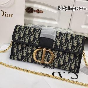 ディオール コピー dior コピー 斜め掛けバッグ 落ち着いた秋冬の雰囲気に演出 2026秋冬におすすめ着こなし_ディオール コピー dior コピー_ブランド コピー 激安(日本最大級)kidying26GraSPf