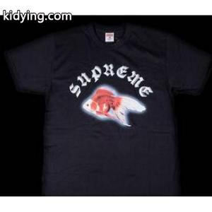 大人っぽい印象シュプリーム ブランド コピー サスタッチゴールドフィッシュ　相性も抜群 Tシャツ　ブラック_半袖Tシャツ_メンズファッション_スーパーコピーブランド激安通販 専門店kidying26Gryy0r