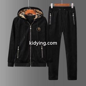 上下セット 動きやすく楽チンなスタイル ヴェルサーチ コピー 防寒とおしゃれを両立させるコーデ versace コピー 寒い季節の王道アイテム_ヴェルサーチ コピー versace コピー_ブランド コピー 激安(日本最大級)kidying26Lzamya