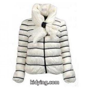 優雅感とフェミニンな1着　モンクレール ブランド コピー　moncler ブランド コピー　レデイース　ダウンジャケット　女性　ダウントップス　ホワイト_モンクレール ブランド コピー moncler ブランド コピー_ブランド コピー 激安(日本最大級)kidying26WP1TDy