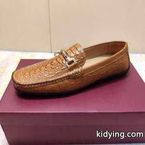 着こなしの幅が広がる サルヴァトーレフェラガモ 秋冬ファッションをおしゃれに着こなし FERRAGAMO ローファー 真冬には大注目_フェラガモ FERRAGAMO_ブランド コピー 激安(日本最大級)kidying26GDCWfm