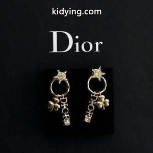 冬コーデの名脇役 ディオール コピーブランド dior コピーブランド 寒い季節の王道アイテム ピアス 秋冬らしいカジュアルな雰囲気を持つ_ディオール コピーブランド dior コピーブランド_ブランド コピー 激安(日本最大級)kidying26yeSXfy