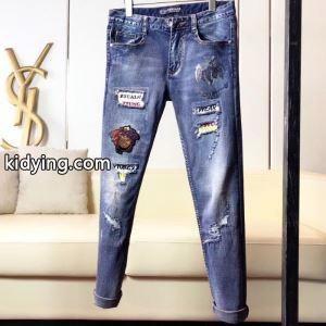 センスよく取り入れられる ジーンズ デザイン性に心が踊る ヴェルサーチ コピーversace コピー_ヴェルサーチ コピー versace コピー_ブランド コピー 激安(日本最大級)kidying26PTbuae