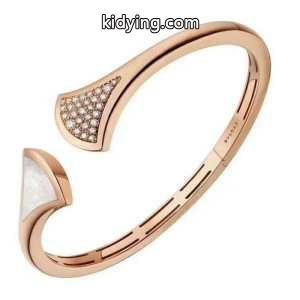 ブレスレット 冬ファッションと相性抜群 ブルガリ スーパーコピー 秋冬ファッションに合わせたい bvlgari スーパーコピー 秋冬着こなしも上品に演出_ブルガリ スーパーコピー bvlgari スーパーコピー_ブランド コピー 激安(日本最大級)kidying26v8PvGj