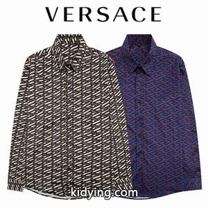 入手困難なversace ブランド コピーヴェルサーチ ブランド コピーシャツ 偽物 リニューアルバージョン入荷 特別感たっぷり 薄手のトップスkidying26fyiWzi