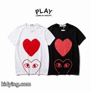 フロントプリントが特徴的なCOMME des GARCONSブランドロゴｔシャツコピーkidying26KD815f