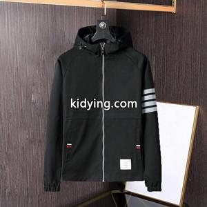活躍してくれるTHOM browne スーパーコピー トムブラウン スーパーコピーコピー メンズジャケット 2色展開 通気性が優れ 合わせやすいkidying261Lnqyi