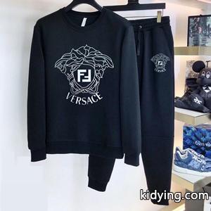 秋冬トレンドをうまく押さえ versace コピーブランド × fendi コピーブランド スエット偽物 ヴェルサーチ コピーブランドメンズ 裏起毛上下着 2色展開kidying26SPzGbq