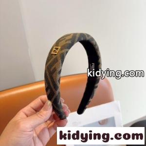 フェンディ スーパーコピー カチューシャ 偽物 人気 お洒落 FFロゴ ヘアアクセサリーkid26n4vG1b