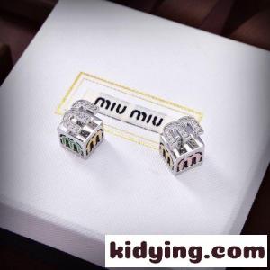 miu miu コピーブランド ロゴ クリスタル ダイスピアス ミュウミュウ コピーブランド イヤリング 偽物kid26u01fOf