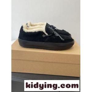 UGG アグ スーパーコピー 大人気 ムートンモカシン スリッポン ブラックkid26eSvueu