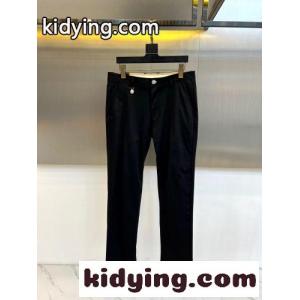 洗練された 上品 合わせやすい ヴェルサーチ コピー パンツ 偽物 メンズ チノパンツ ブラックkid261rmKna