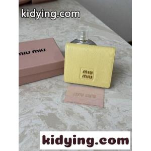 ミュウミュウ ブランド コピー 財布 コピー シンプル 上品 コンパクト 二つ折り財布 イエローkid26Ciu4nq