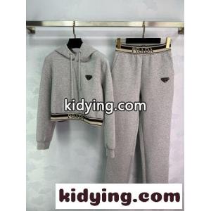 フーディー＆パンツ 2点セット プラダ ブランド コピー セットアップ 偽物 上下セット グレーkid26HfWPvq